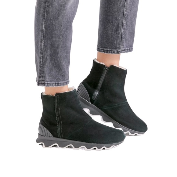 Sorel Shoes - SOREL Kinetic Short Boot Black Faux Fur size 9